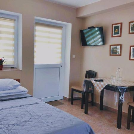 Hotel Marislav Cesnovice Екстериор снимка