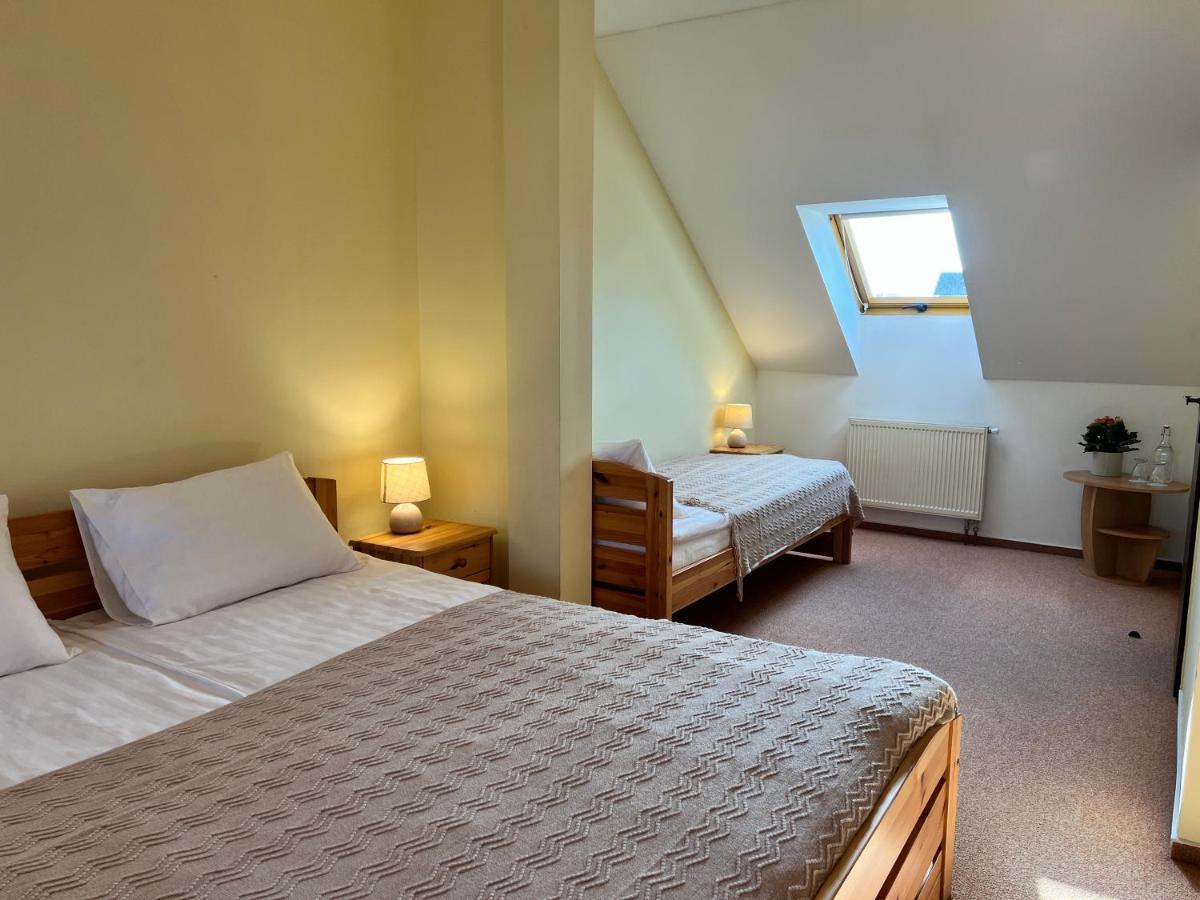 Hotel Marislav Cesnovice Екстериор снимка