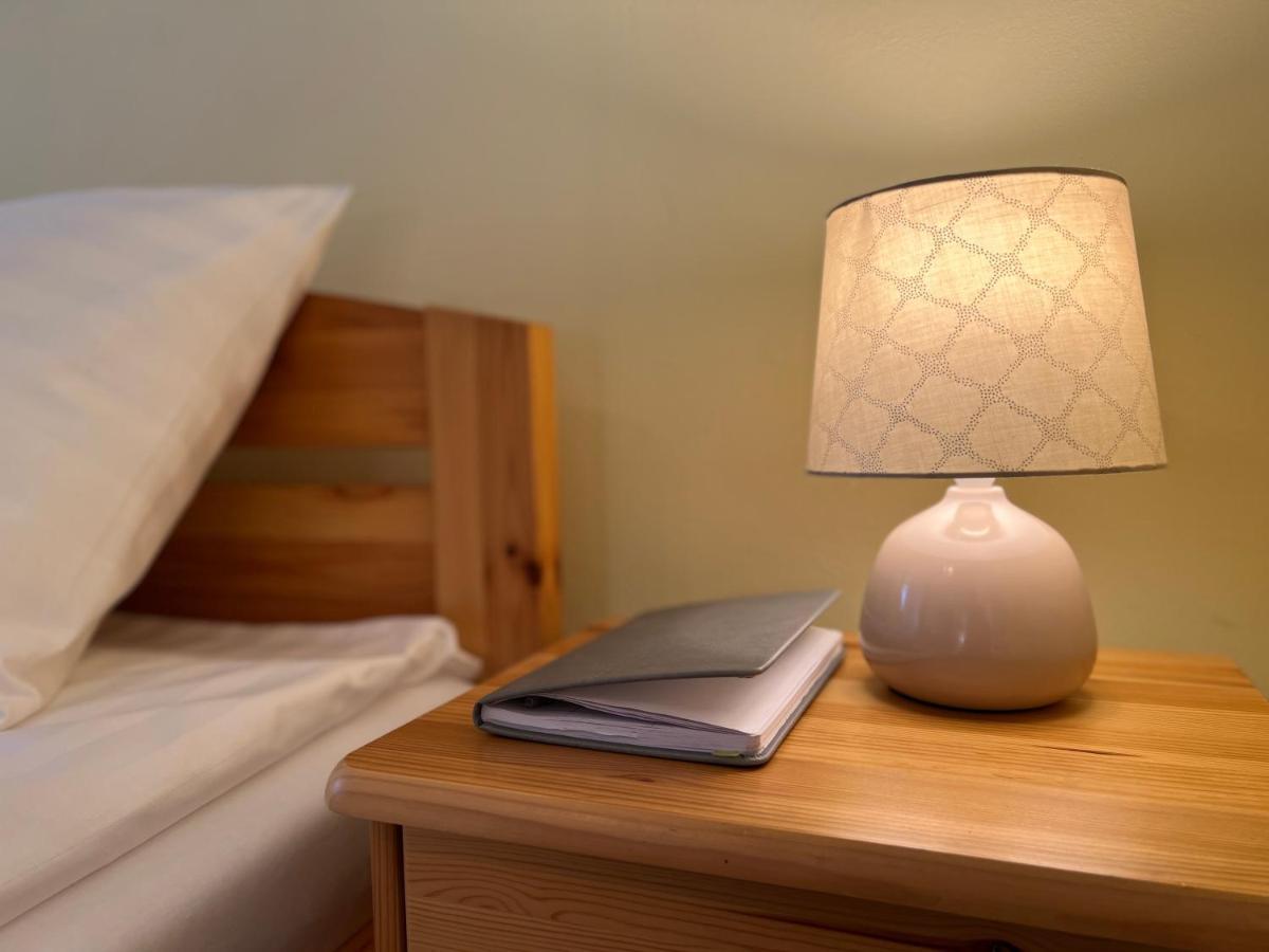 Hotel Marislav Cesnovice Екстериор снимка