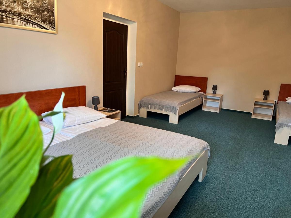 Hotel Marislav Cesnovice Екстериор снимка