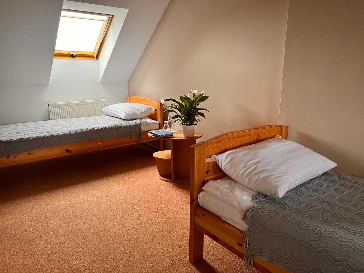 Hotel Marislav Cesnovice Екстериор снимка