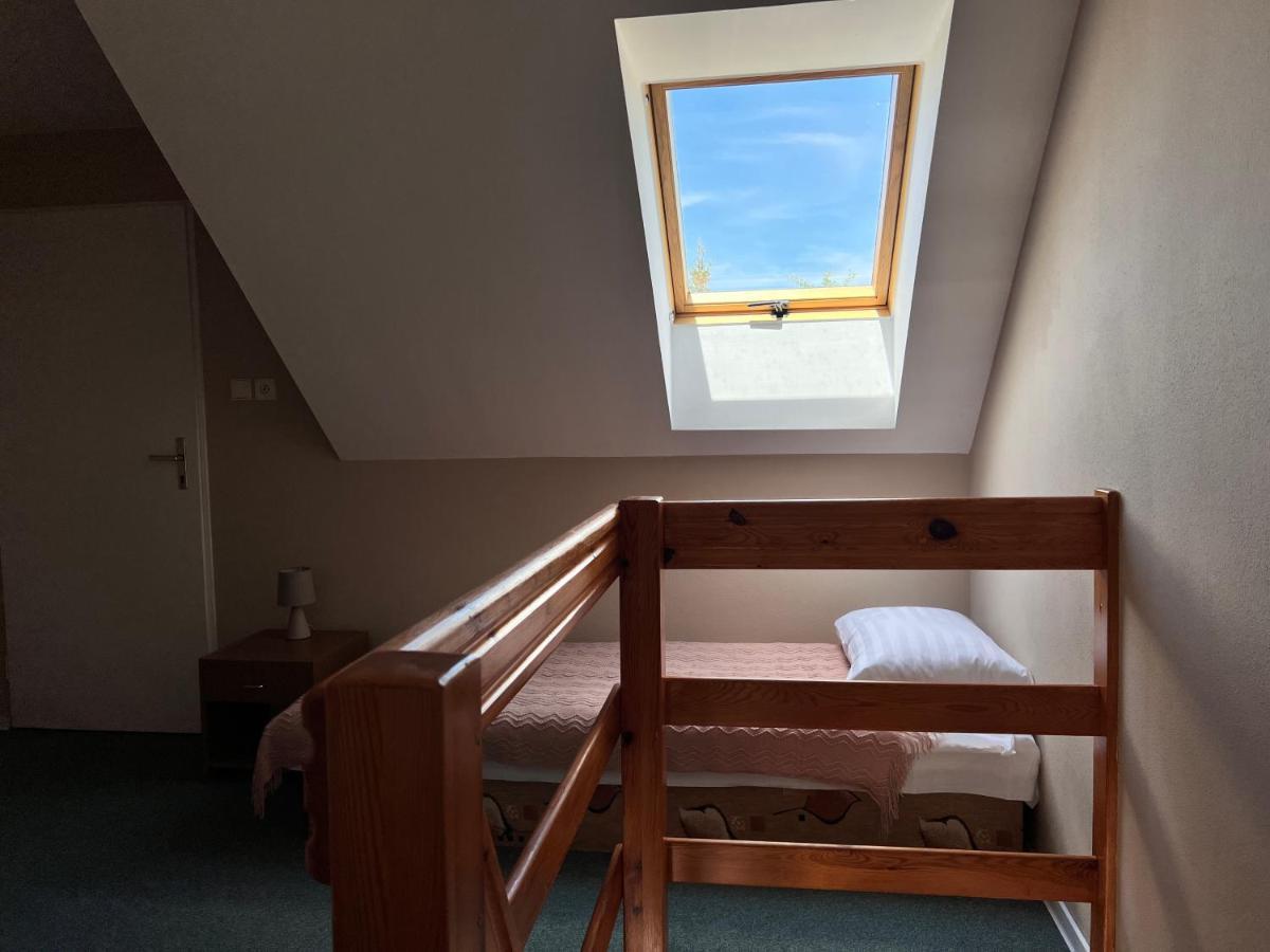 Hotel Marislav Cesnovice Екстериор снимка