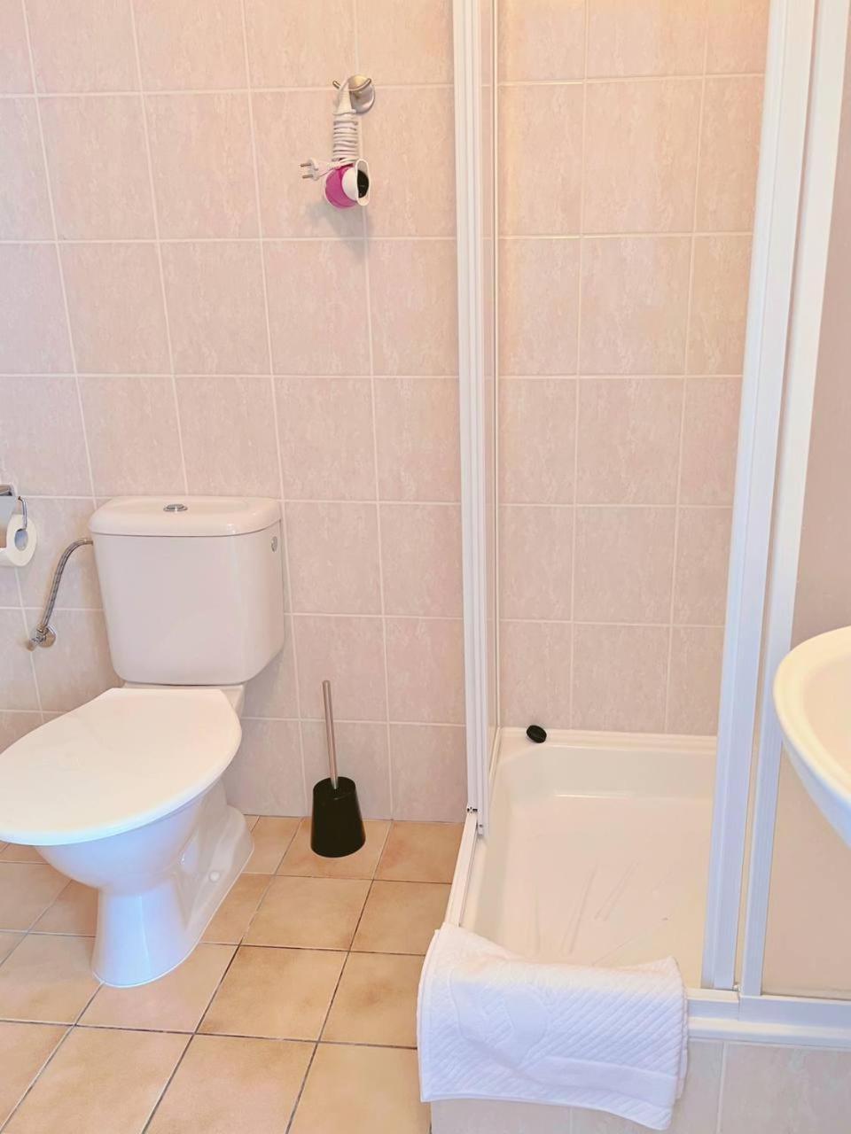 Hotel Marislav Cesnovice Екстериор снимка